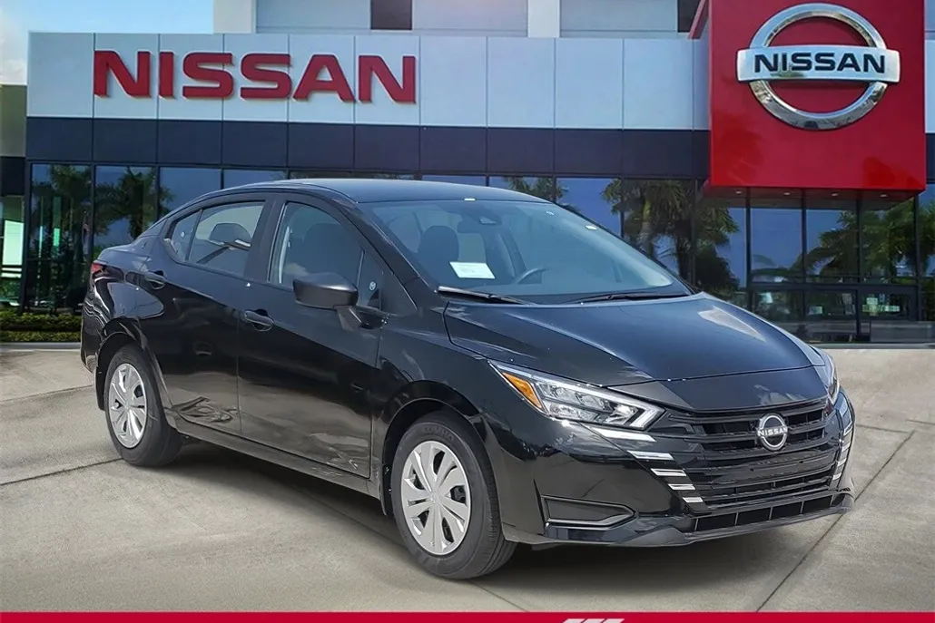 2025 Nissan Versa 1.6 S photo 1
