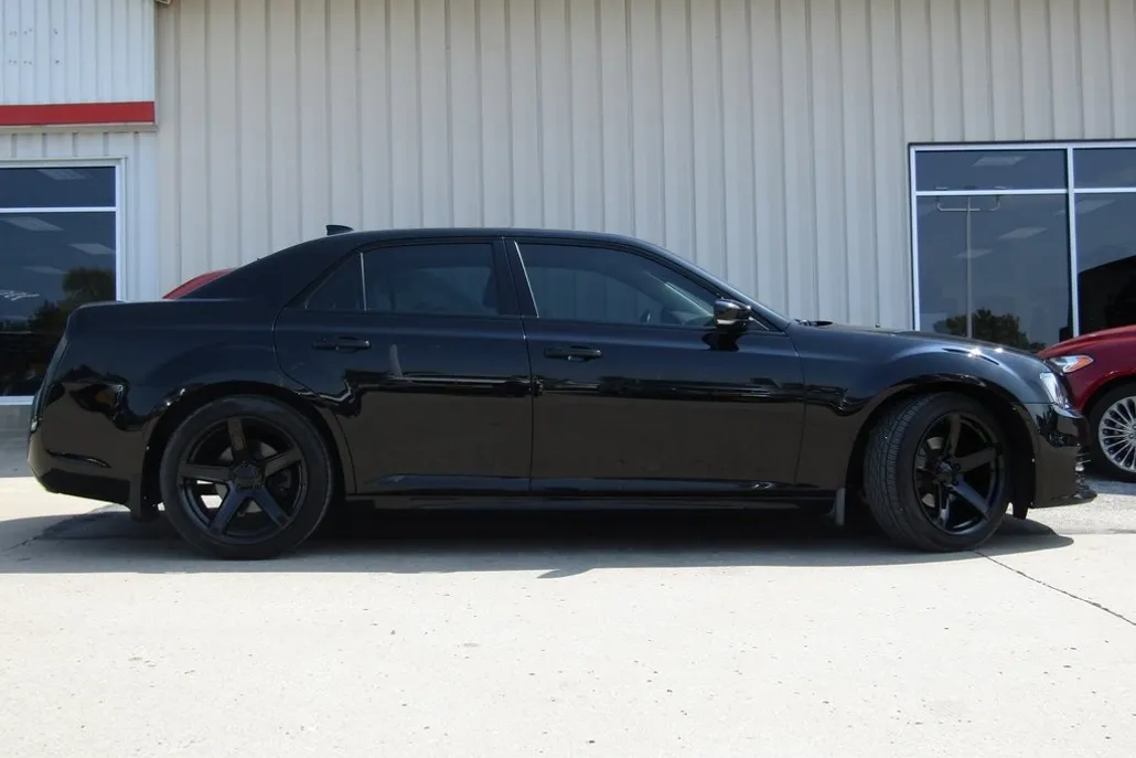 2021 Chrysler 300 Touring photo 1