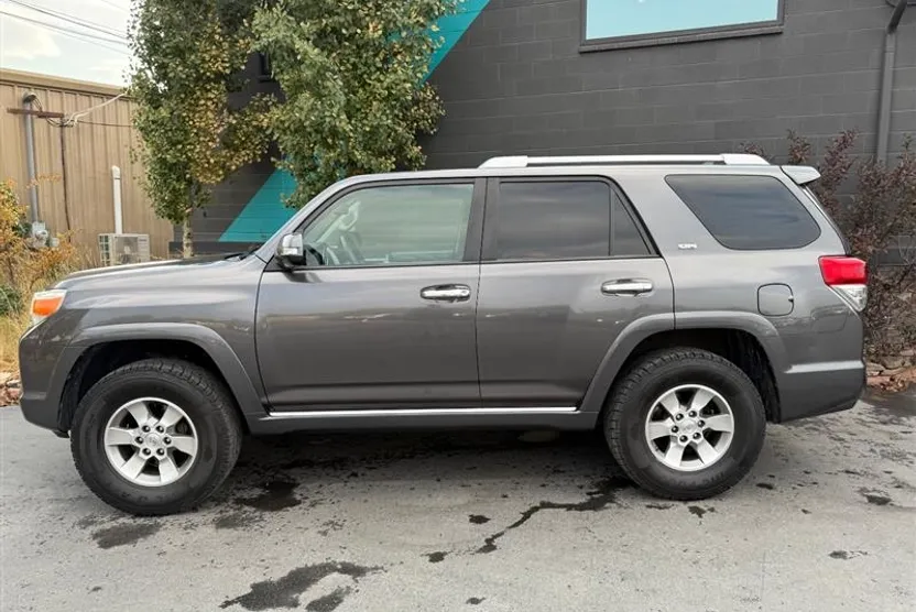 2010 Toyota 4Runner SR5 V6 4WD photo 1