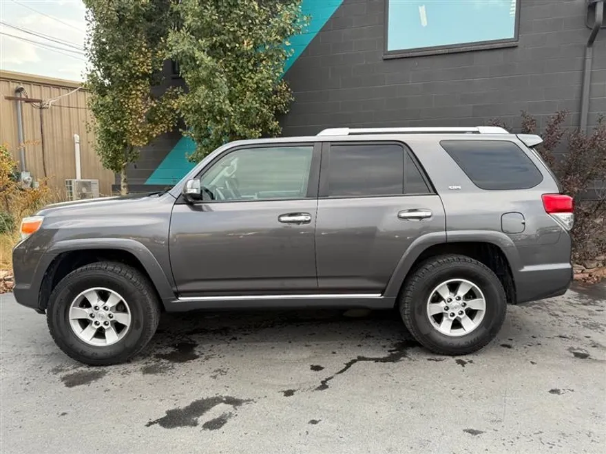 2010 Toyota 4Runner SR5 V6 4WD photo 1
