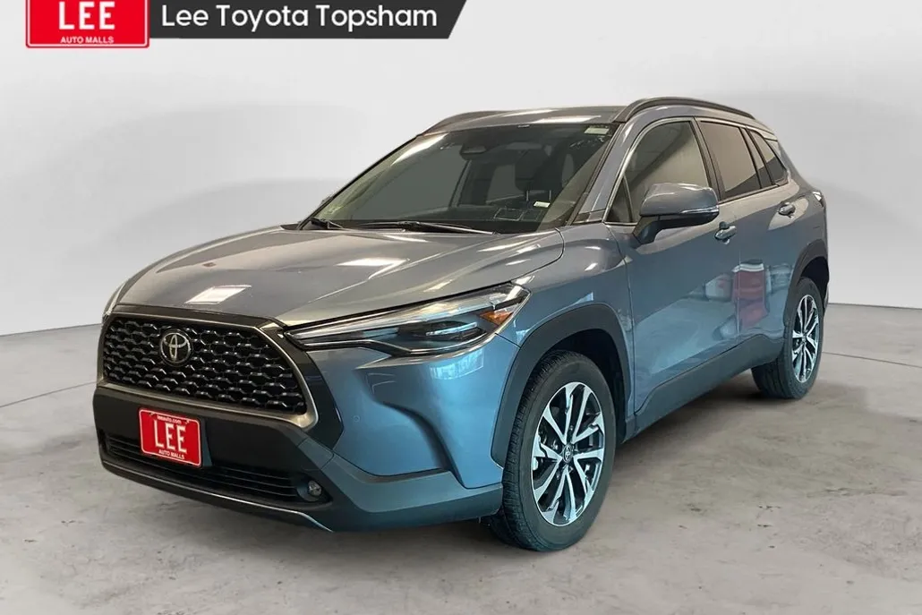 2024 Toyota Corolla Cross XLE photo 1