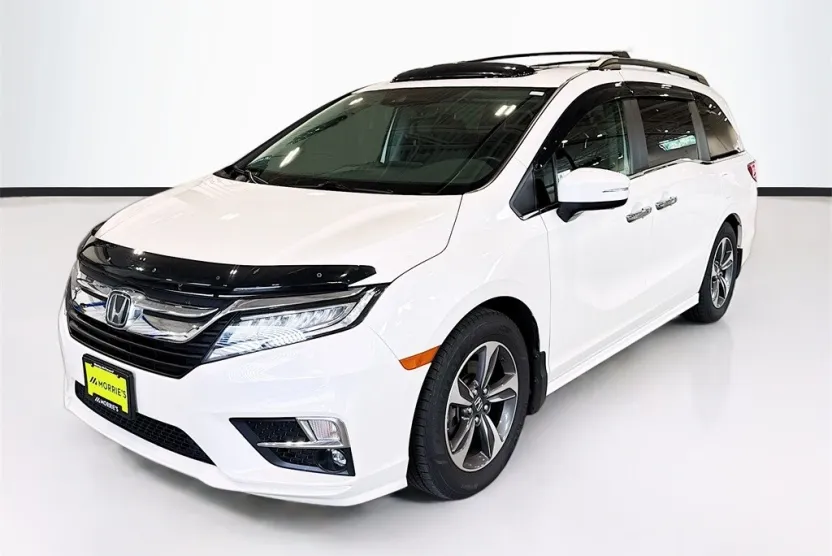 2019 Honda Odyssey Touring photo 1