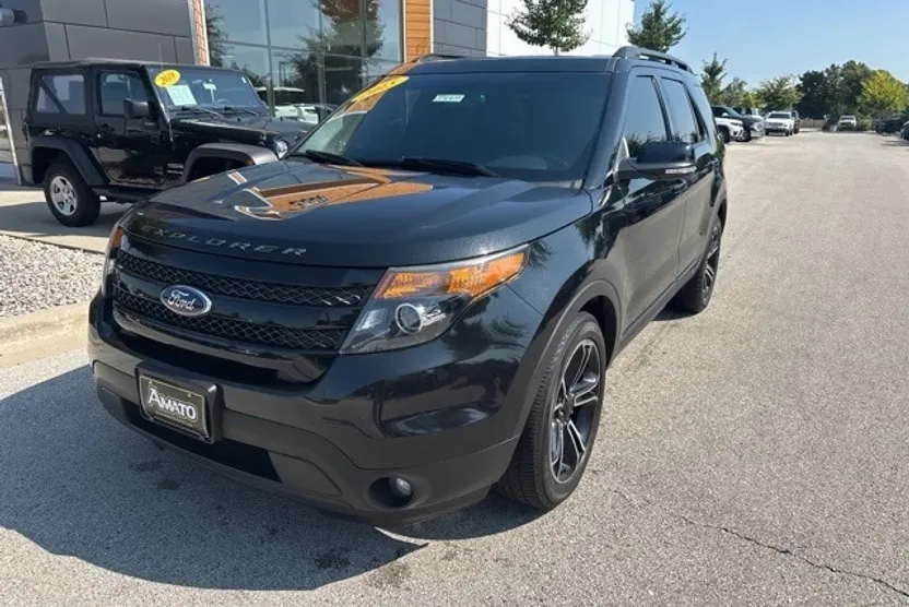 2015 Ford Explorer Sport photo 1