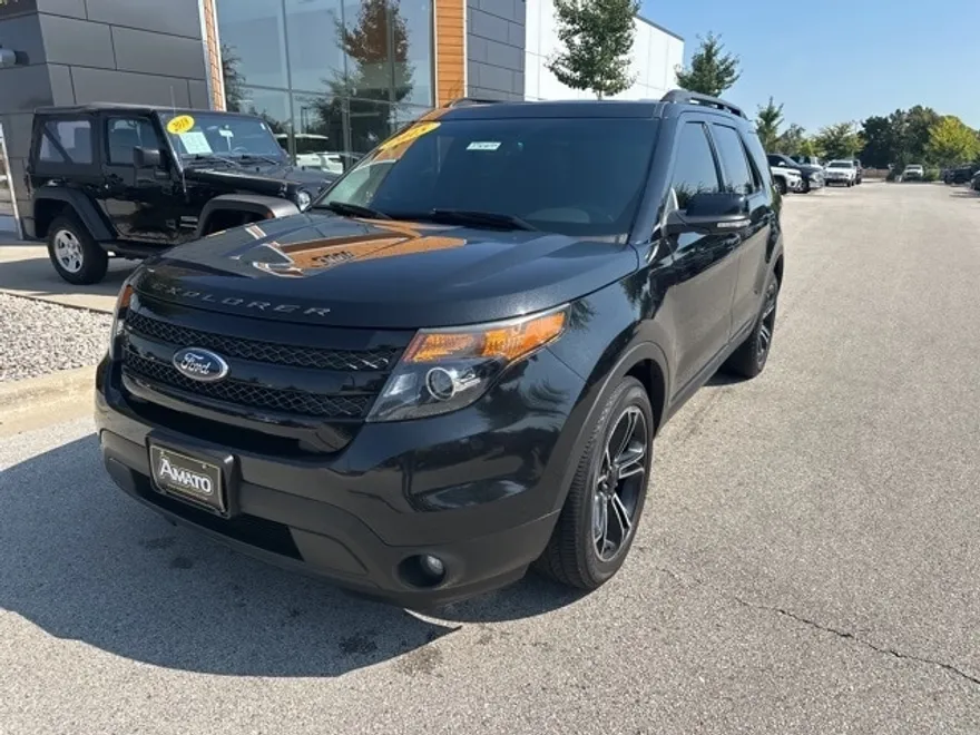 2015 Ford Explorer Sport photo 1