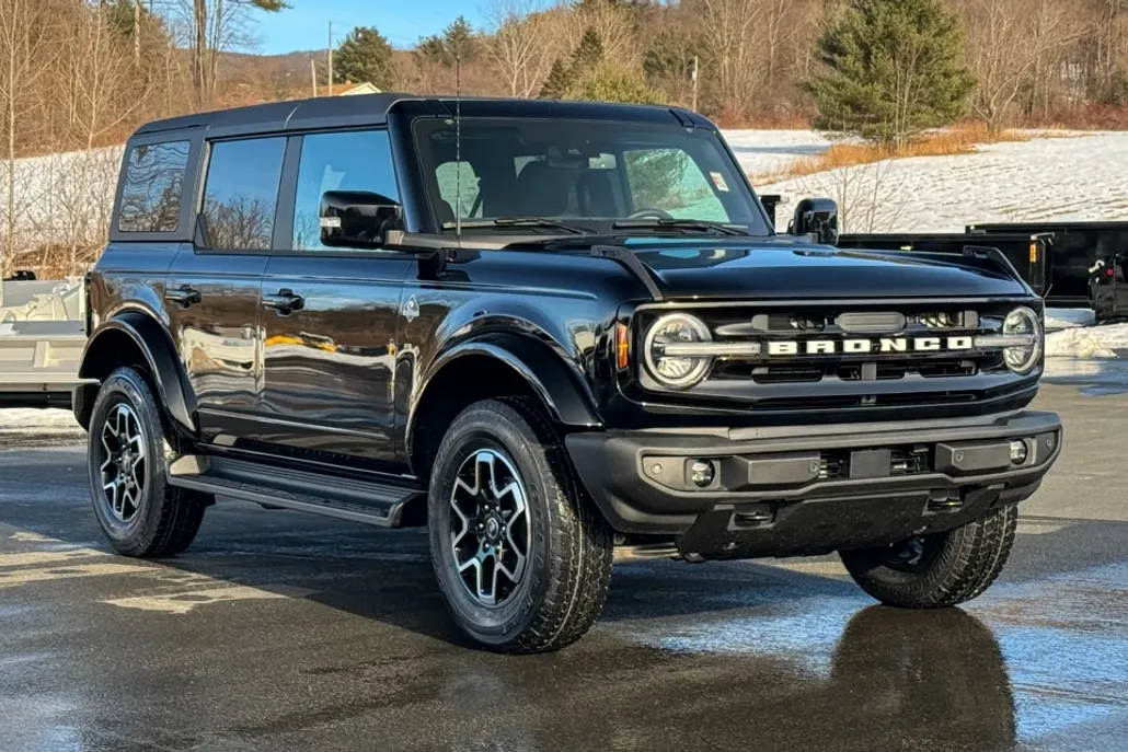 2025 Ford Bronco Outer Banks photo 1