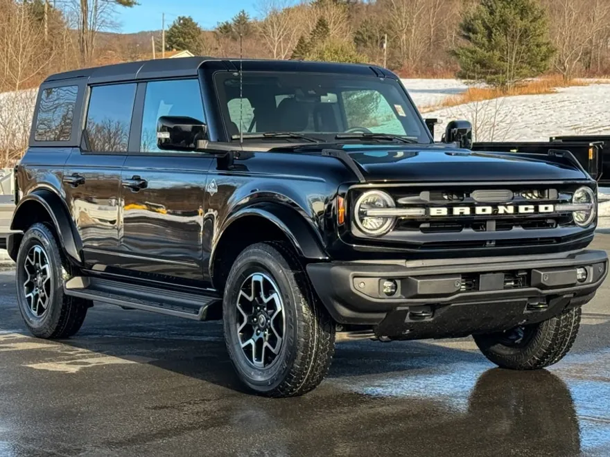 2025 Ford Bronco Outer Banks photo 1