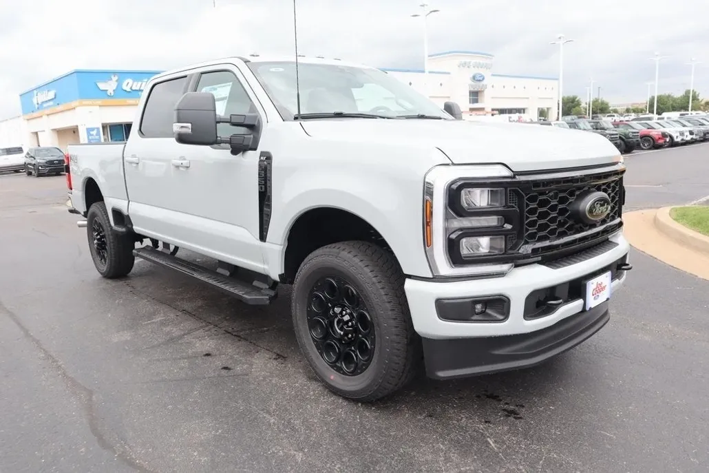 2025 Ford F-350 XLT photo 1