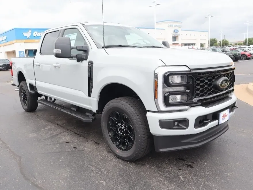 2025 Ford F-350 XLT photo 1