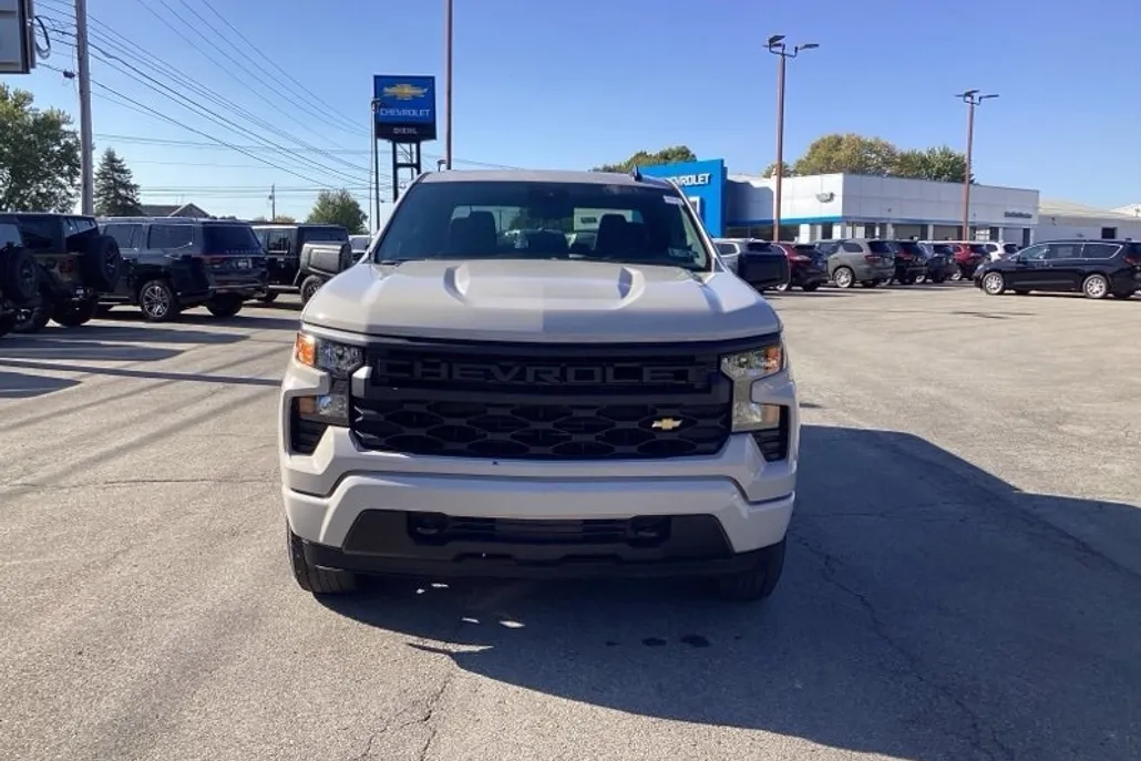 2026 Chevrolet Silverado 1500 Custom photo 1