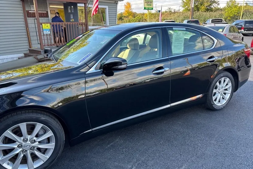 2011 Lexus LS 460 Luxury AWD photo 1