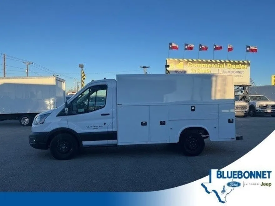 2024 Ford Transit Cutaway photo 1