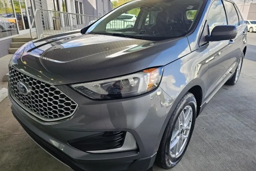 2024 Ford Edge SEL photo 1