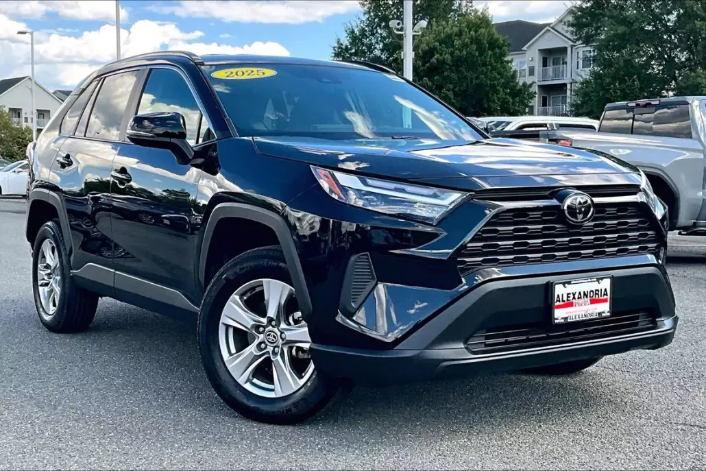 2025 Toyota RAV4 XLE photo 1