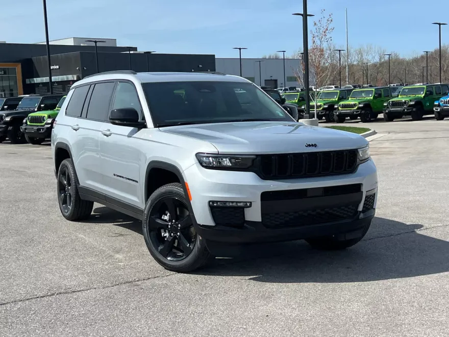 2025 Jeep Grand Cherokee Limited photo 1