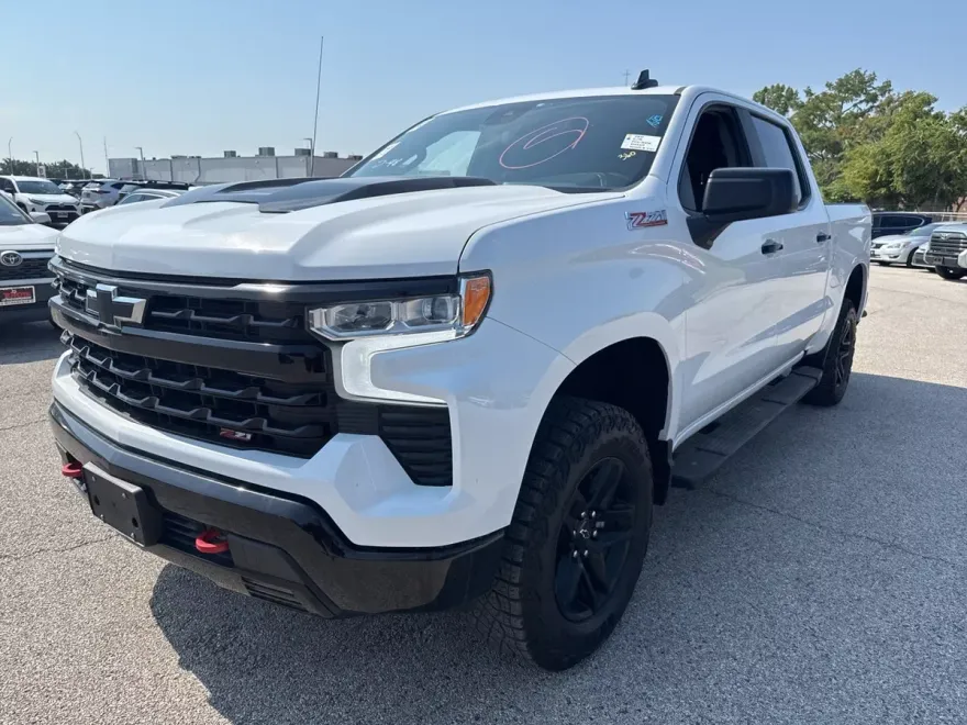 2024 Chevrolet Silverado 1500 LT Trail Boss photo 1