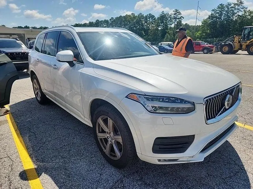 2022 Volvo XC90 T5 Momentum photo 1