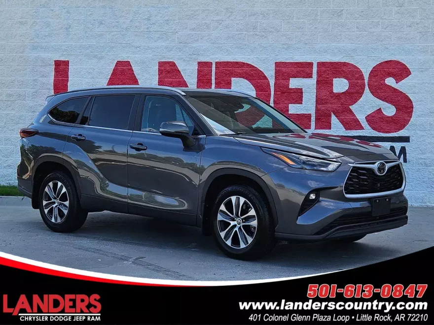 2024 Toyota Highlander XLE photo 1