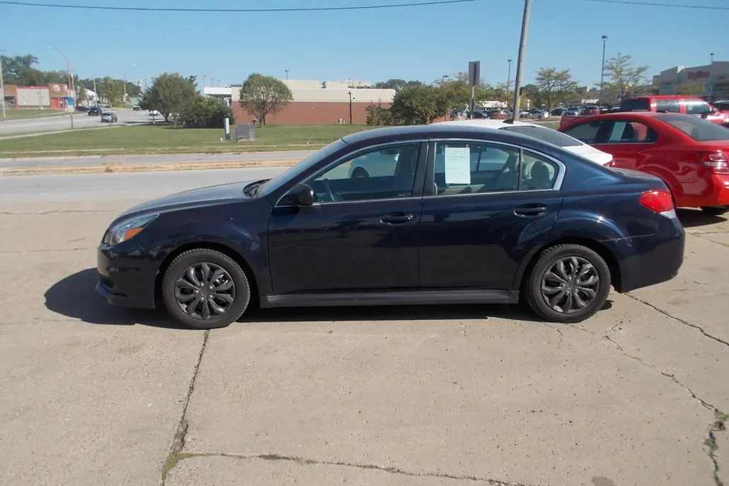 2013 Subaru Legacy Base photo 1