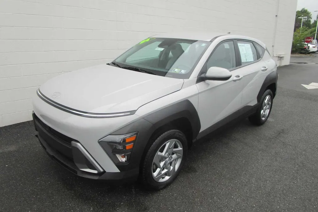 2024 Hyundai Kona SE photo 1