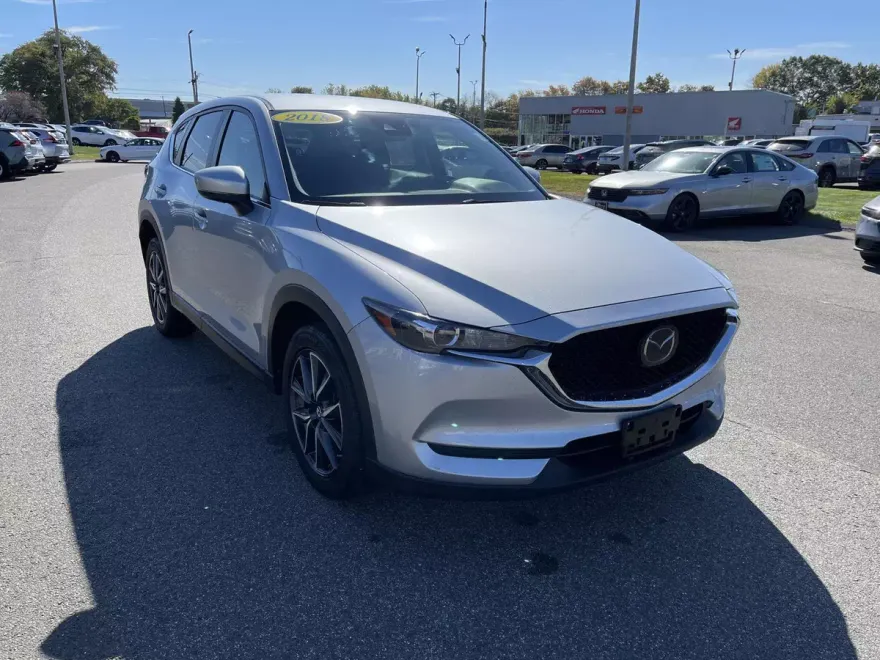 2018 Mazda CX-5 Touring photo 1