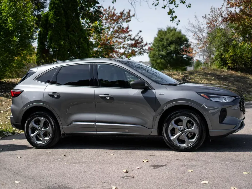 2023 Ford Escape ST-Line photo 1
