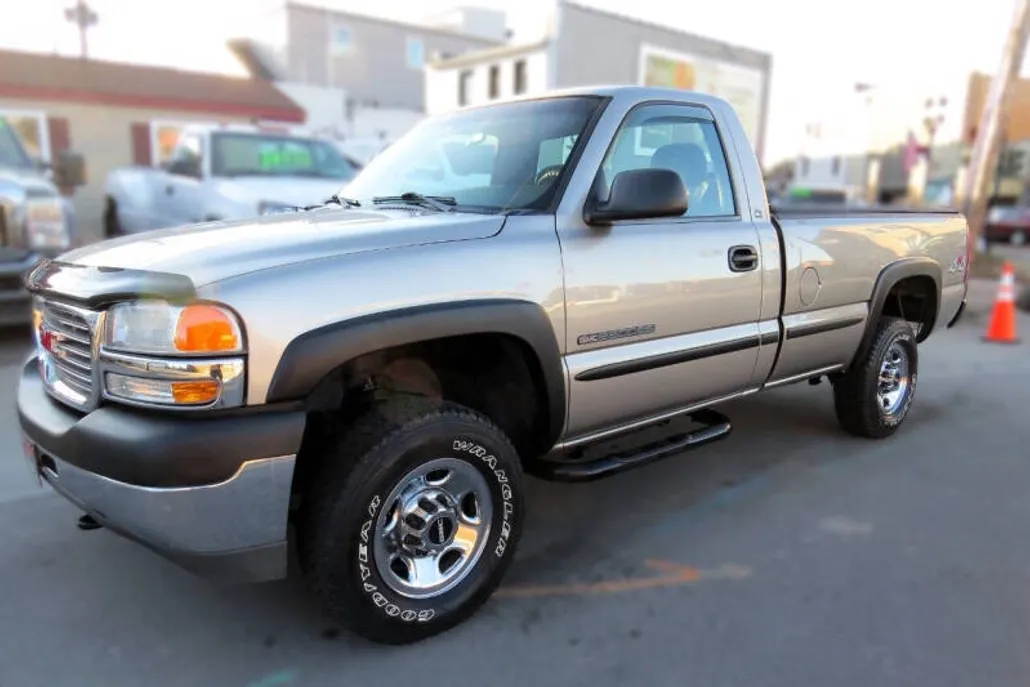 2002 Gmc Sierra SL photo 1