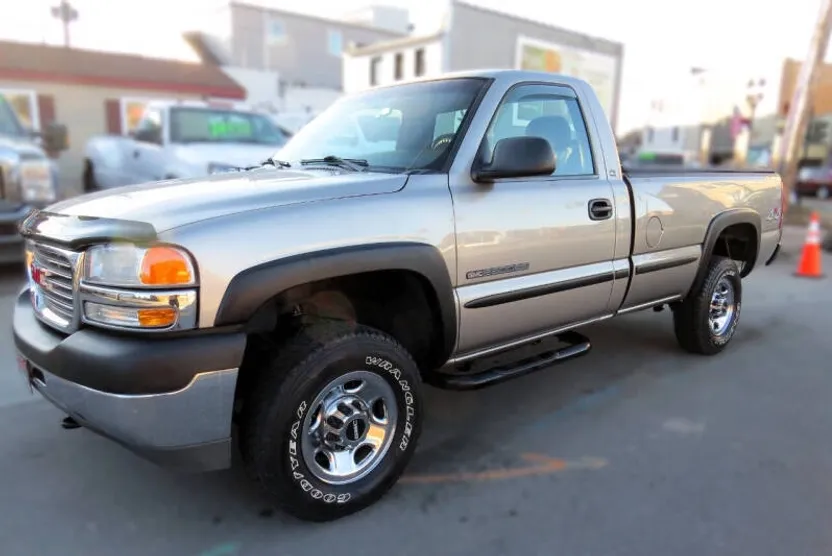 2002 Gmc Sierra SL photo 1
