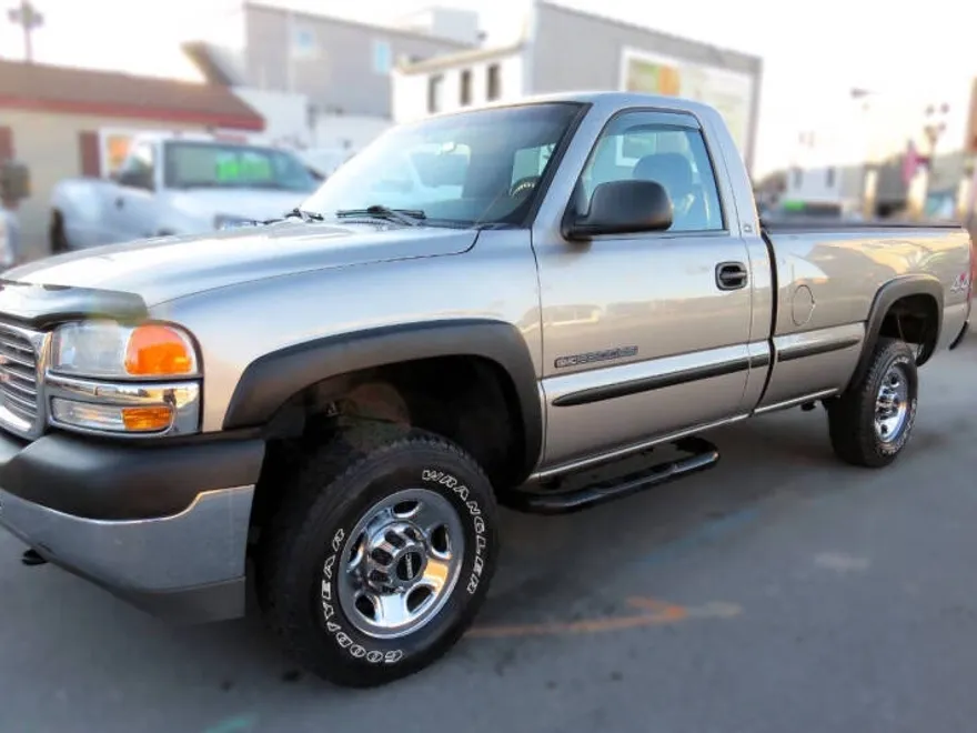 2002 Gmc Sierra SL photo 1