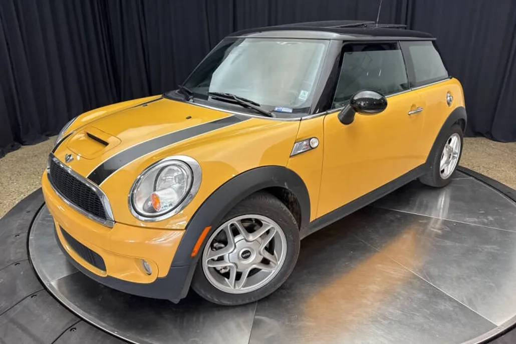 2009 Mini Cooper S 2 Door photo 1