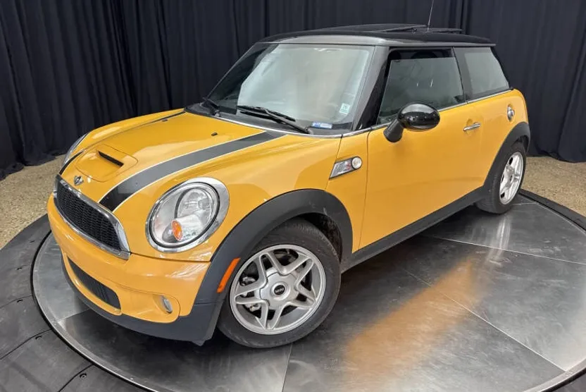 2009 Mini Cooper S 2 Door photo 1