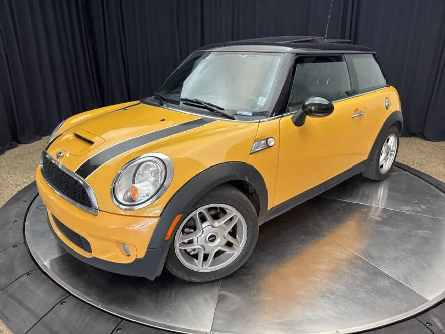 2009 Mini Cooper S 2 Door photo 1