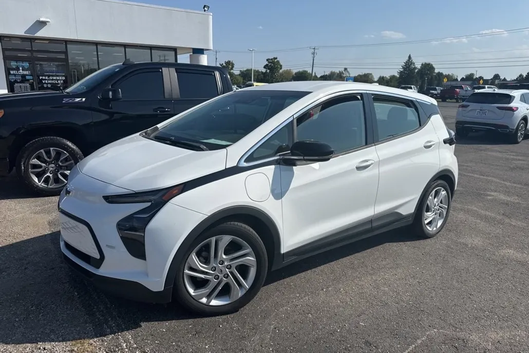 2022 Chevrolet Bolt EV 1LT photo 1