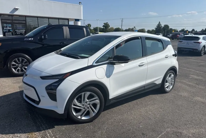 2022 Chevrolet Bolt EV 1LT photo 1