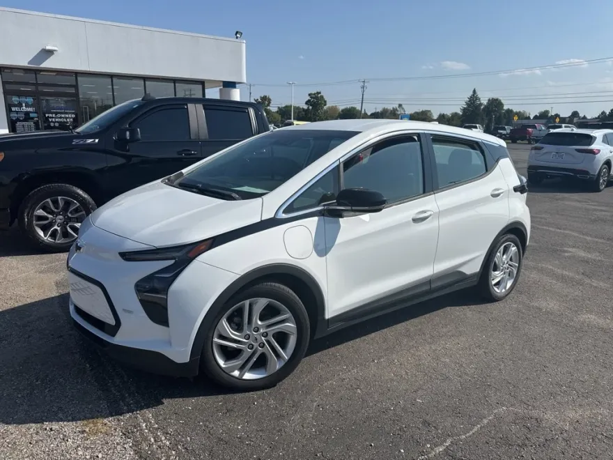 2022 Chevrolet Bolt EV 1LT photo 1
