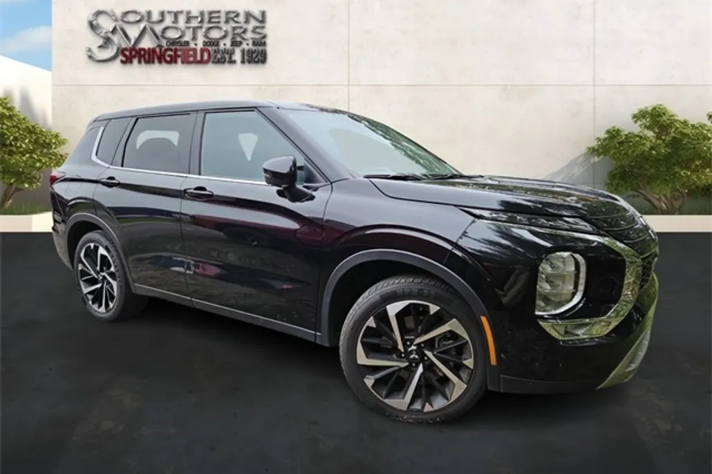 2024 Mitsubishi Outlander SE photo 1