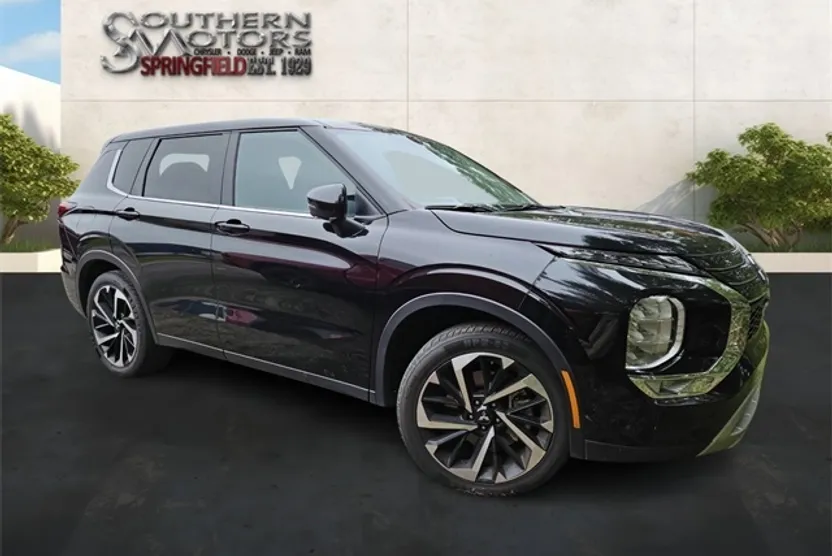 2024 Mitsubishi Outlander SE photo 1