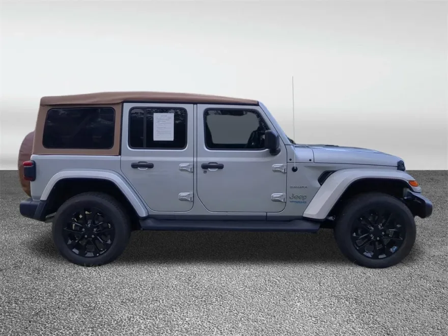 2022 Jeep Wrangler Unlimited Sahara 4xe photo 1