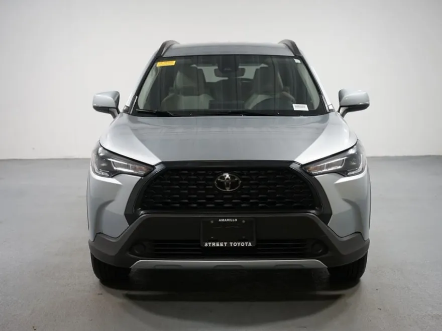 2022 Toyota Corolla Cross LE photo 1