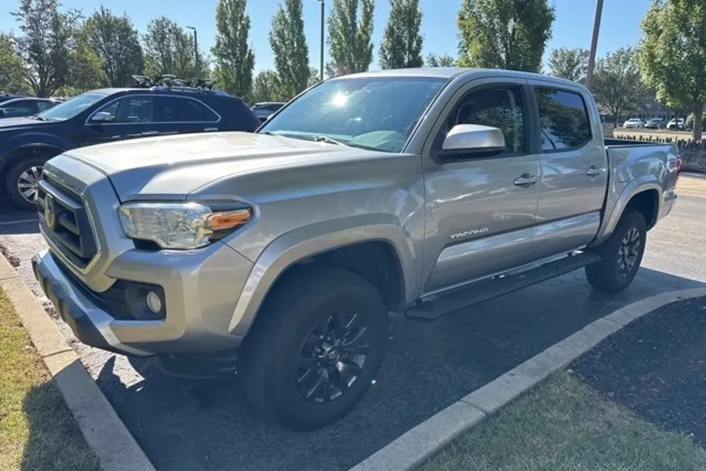 2020 Toyota Tacoma SR5 photo 1
