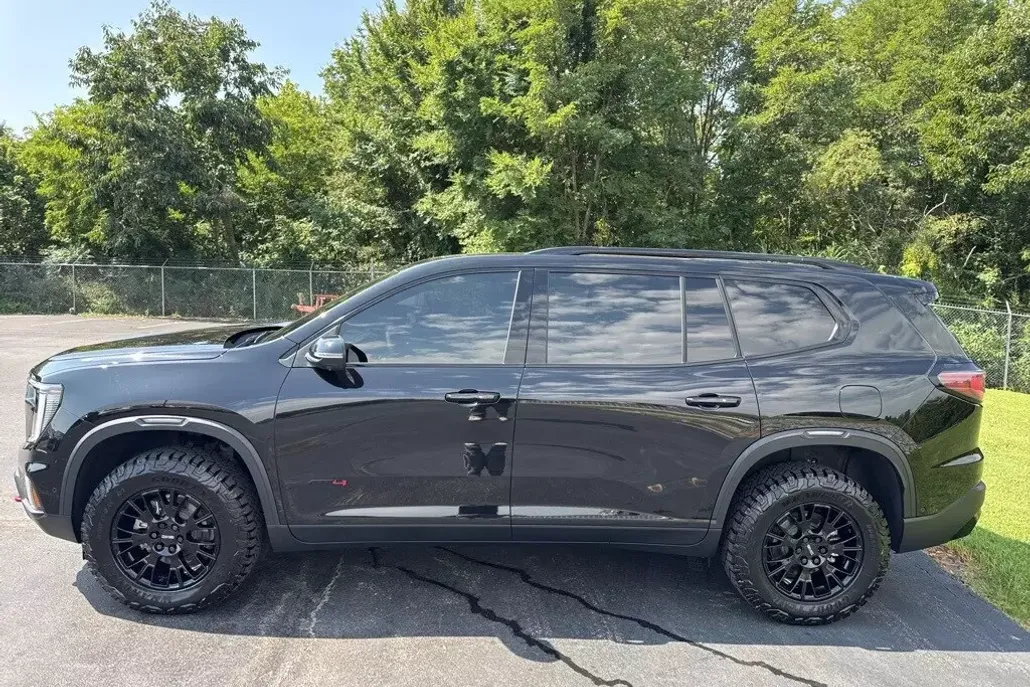 2025 Gmc Acadia AT4 photo 1