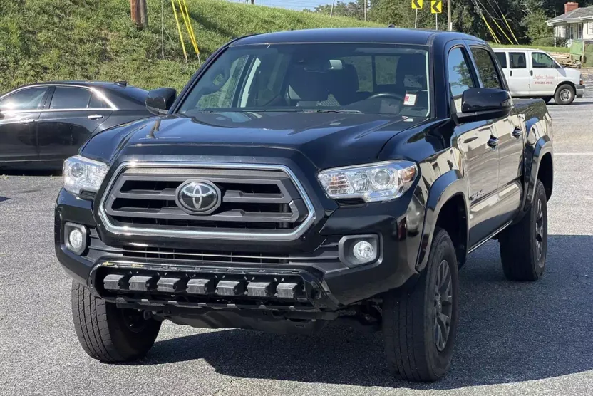 2021 Toyota Tacoma 4x4 SR5 photo 1