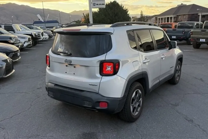 2015 Jeep Renegade Latitude photo 1