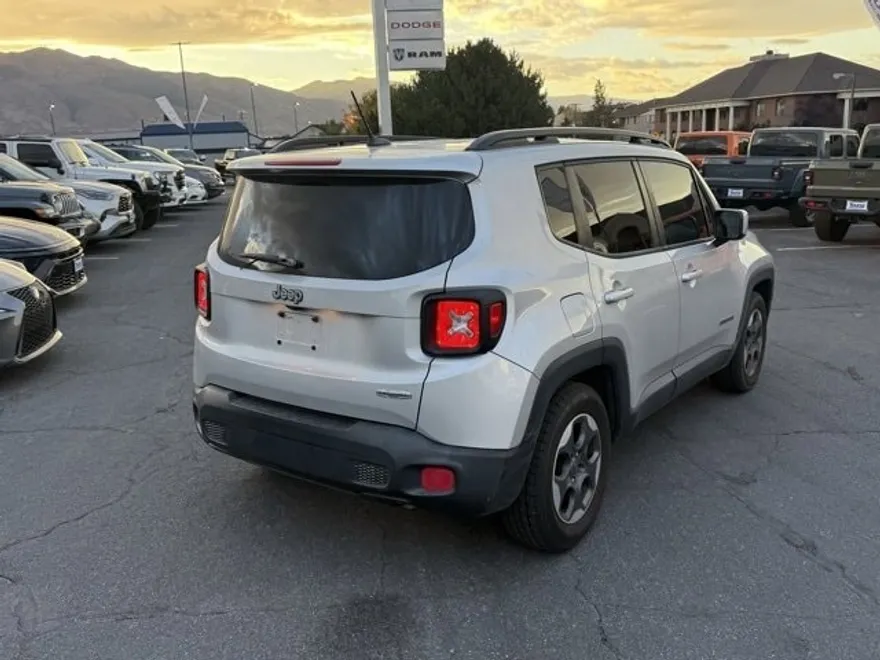 2015 Jeep Renegade Latitude photo 1