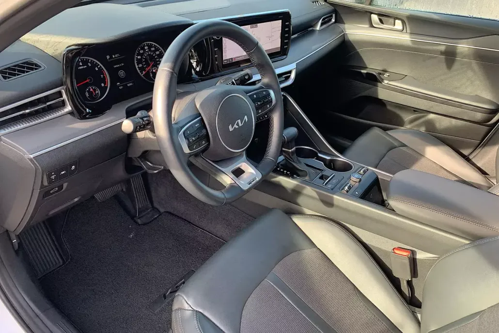 2024 Kia K5 GT-Line photo 1