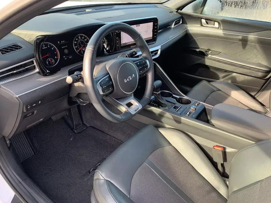 2024 Kia K5 GT-Line photo 1