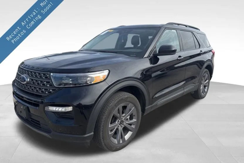 2023 Ford Explorer XLT photo 1