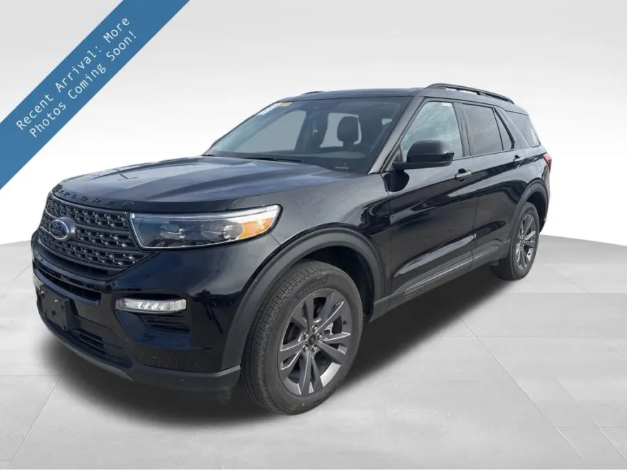 2023 Ford Explorer XLT photo 1
