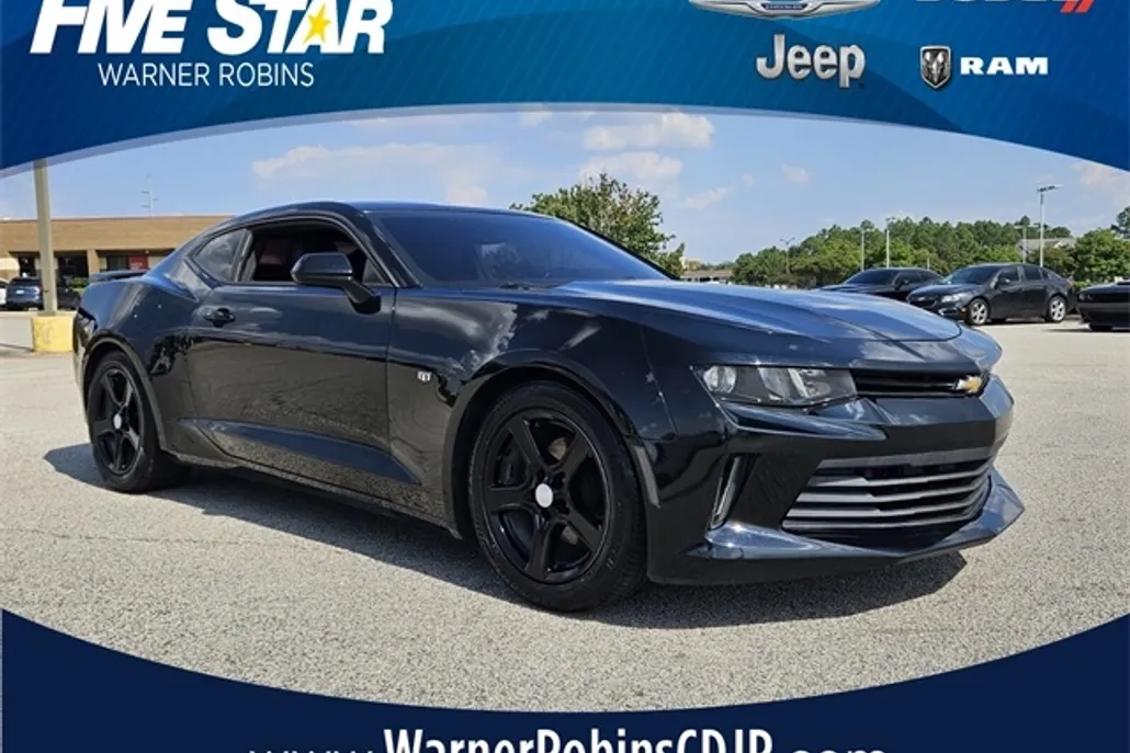 2018 Chevrolet Camaro 1LT photo 1