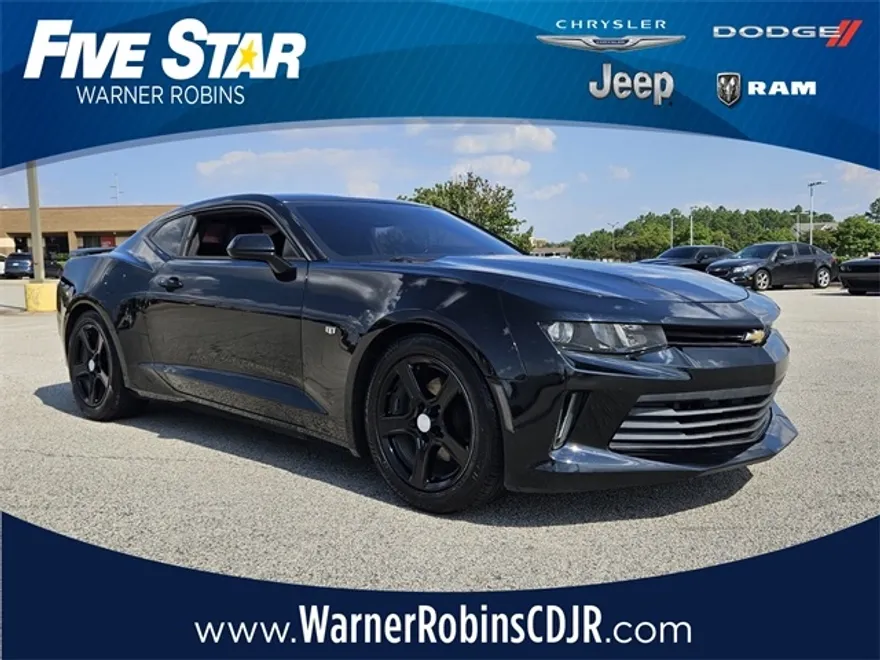 2018 Chevrolet Camaro 1LT photo 1