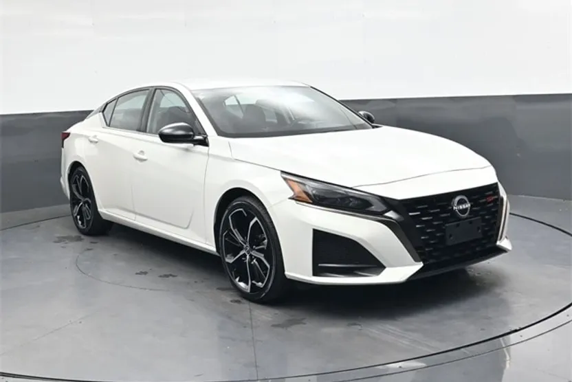 2024 Nissan Altima 2.5 SR photo 1